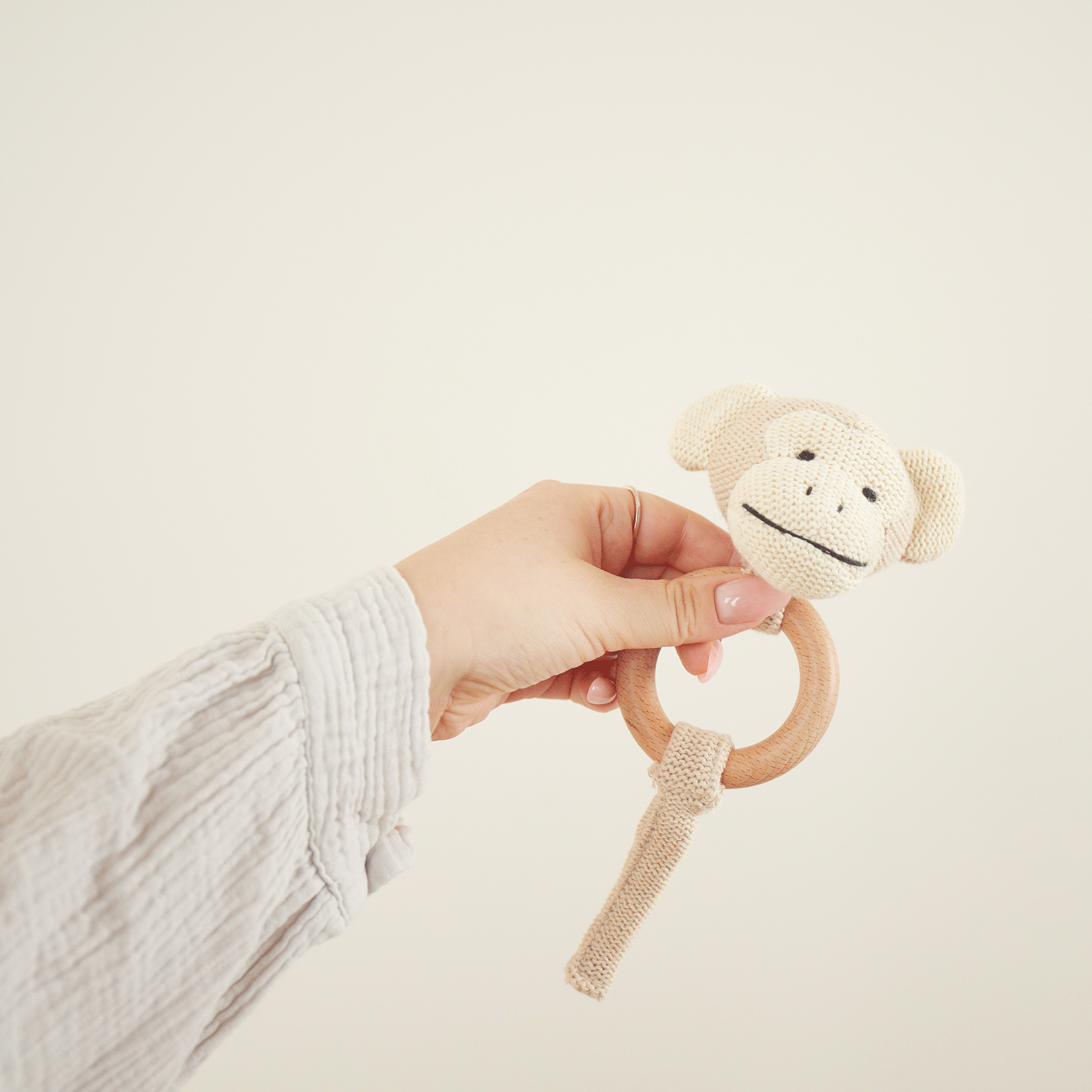 Anneau de préhension singe avec hochet