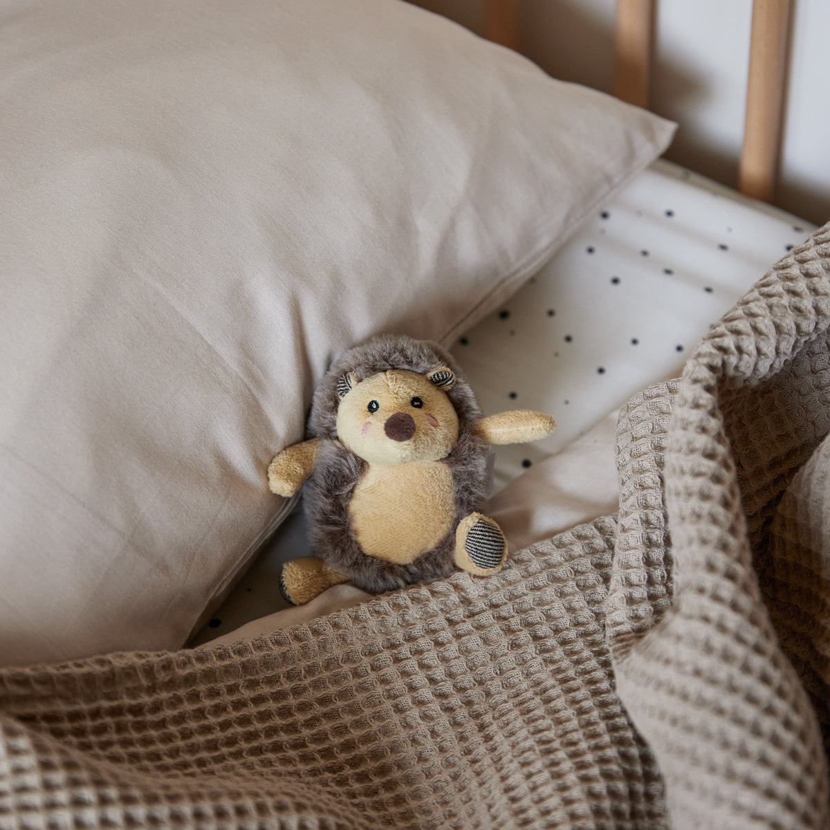 Personaggio gioco riccio Piksi con sonaglio