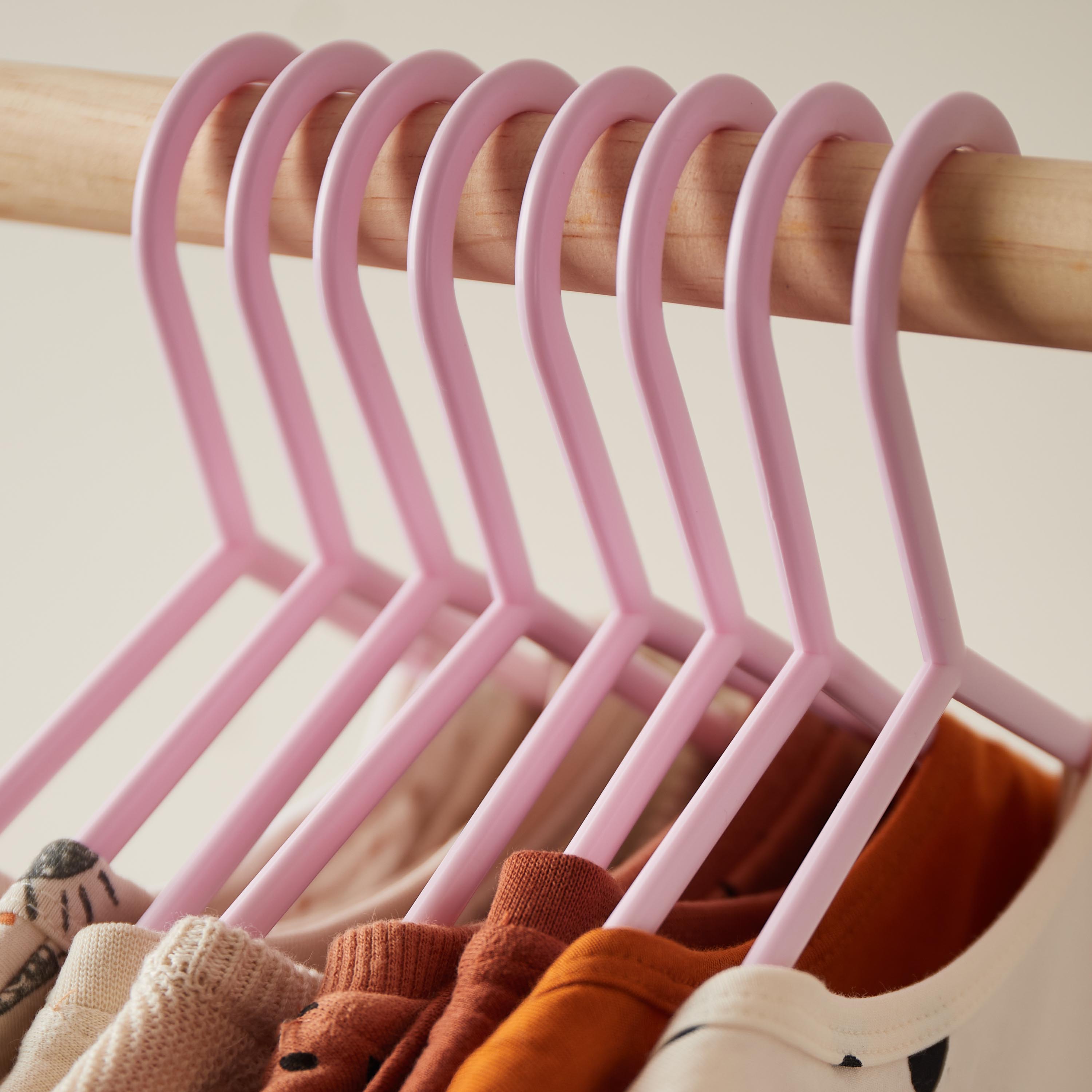 Lot de 8 cintres rose