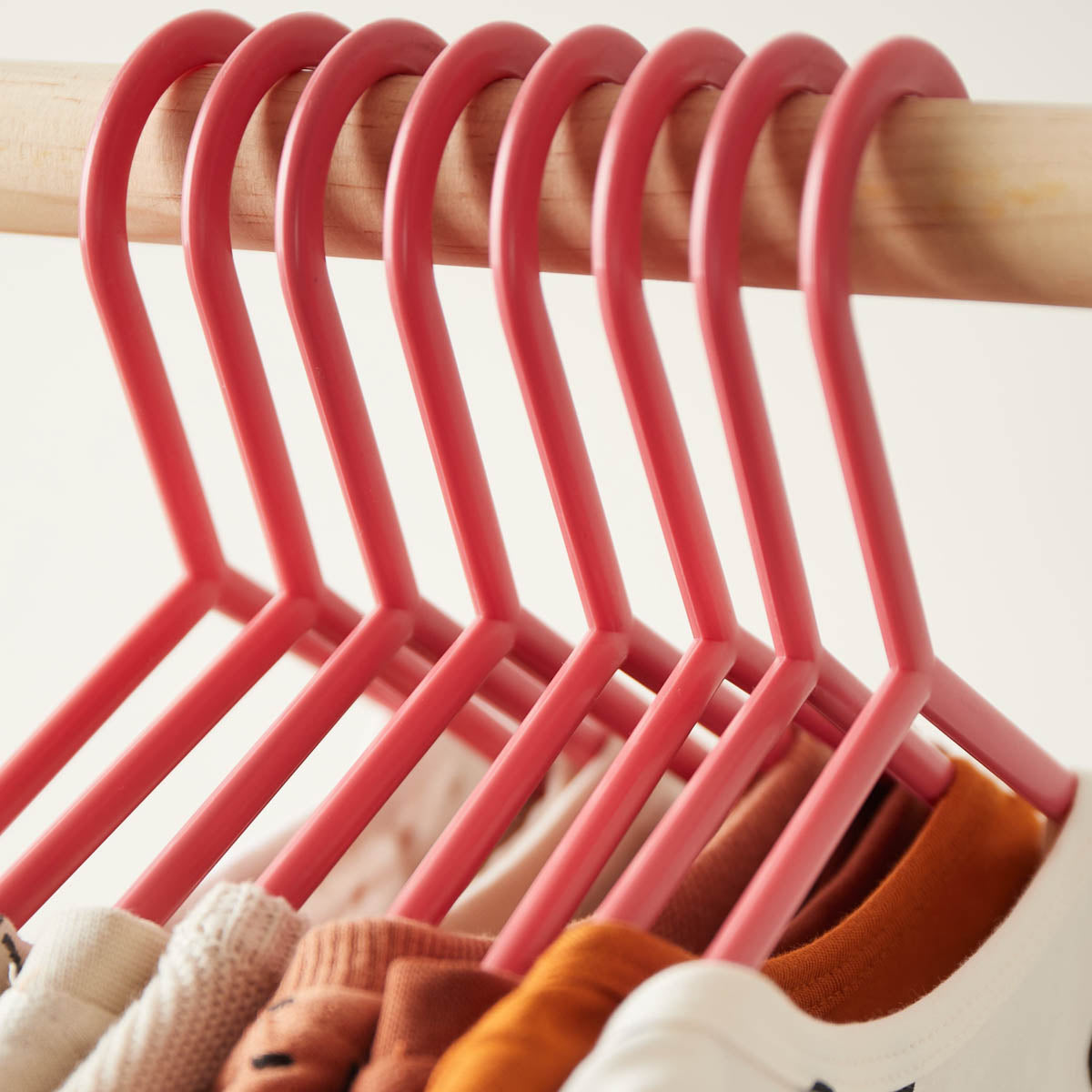 Lot de 8 cintres berry