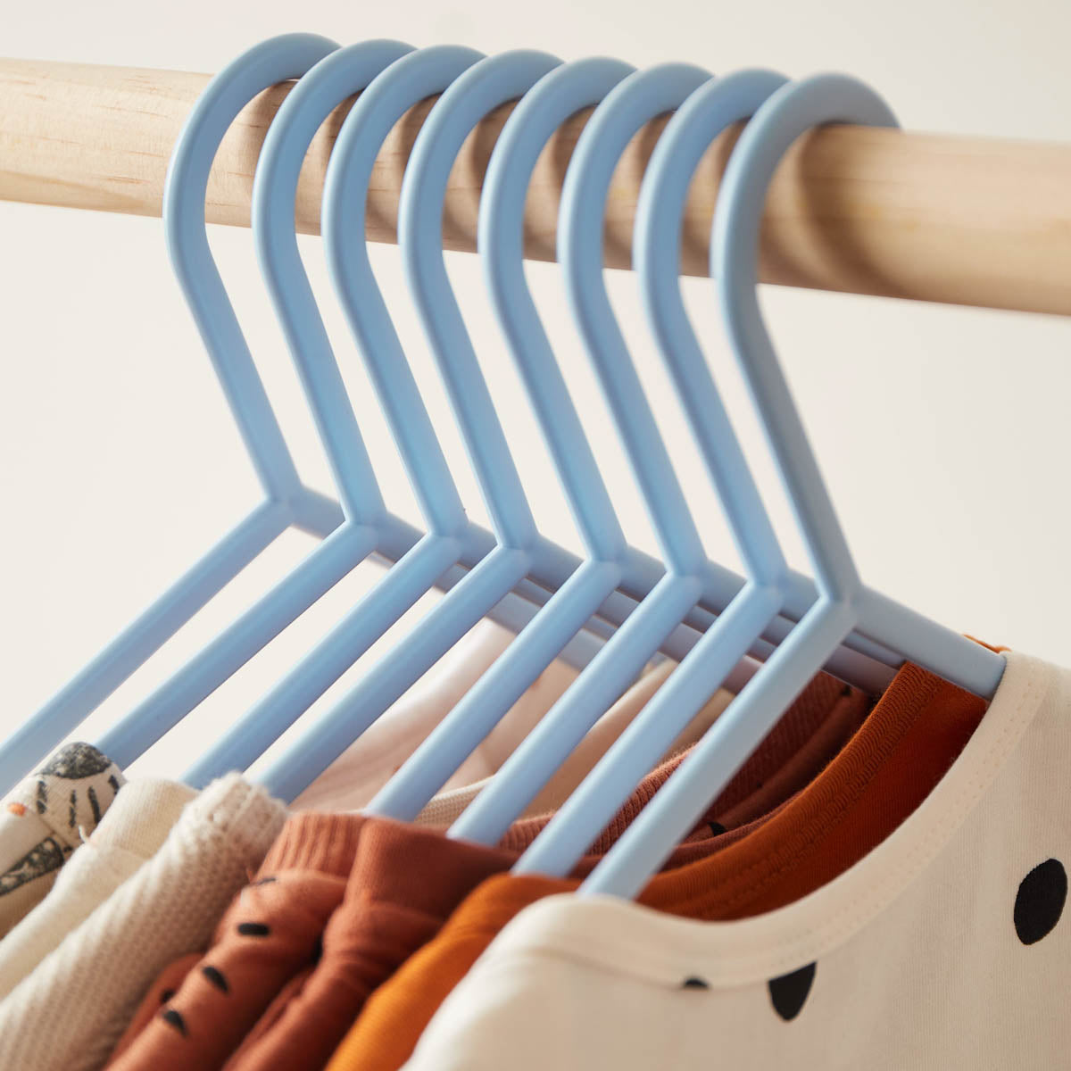 Lot de 8 cintres hazy blue