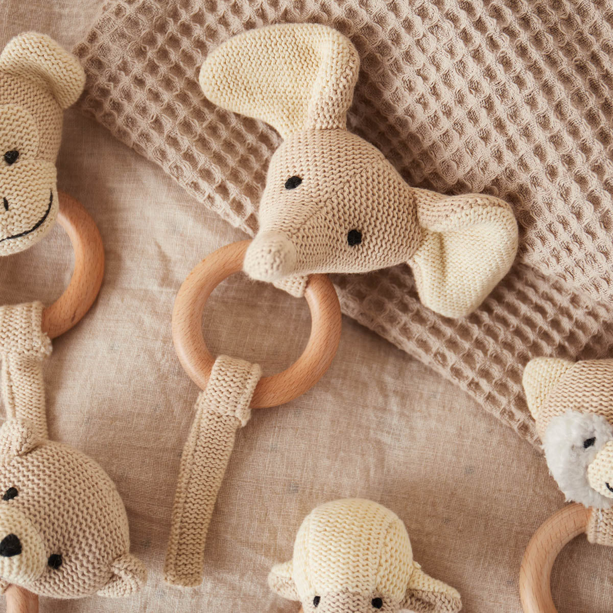 Greifling Elefant mit Rassel