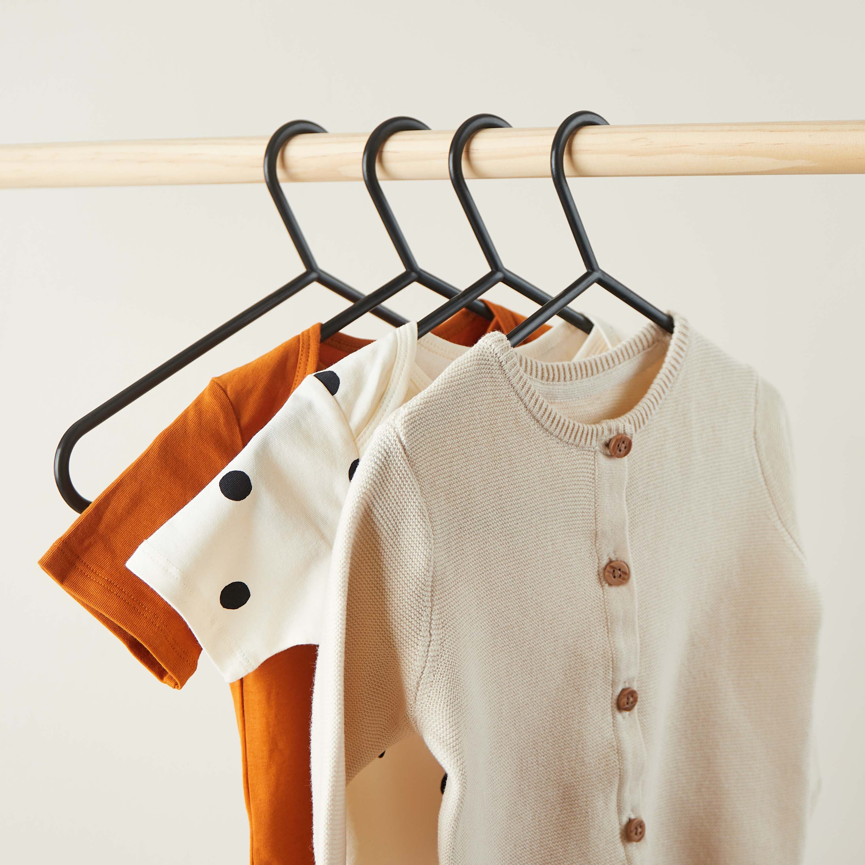 Lot de 8 cintres black